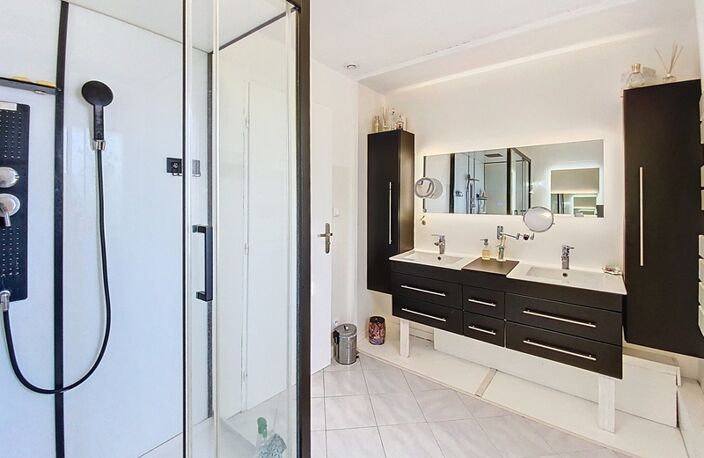 *** VILLA * 4 CHAMBRES * TERRAIN * PISCINE *** — photo 2