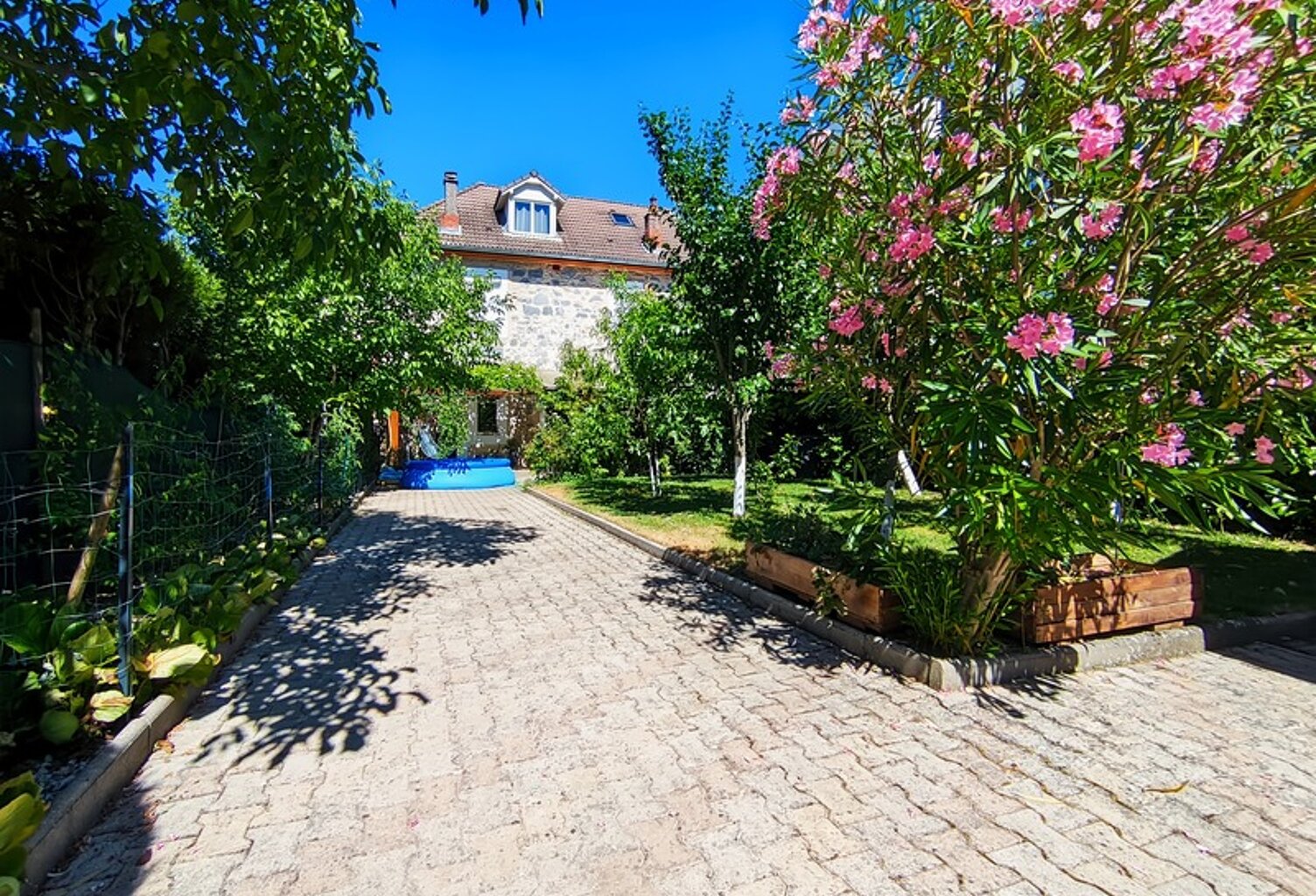 Maison de caractère en centre-ville 180 m² - DOUVAINE (74) — photo 1