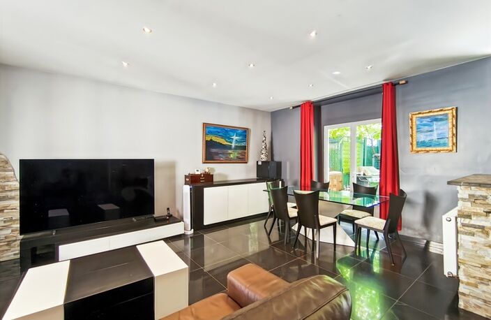 Maison de caractère en centre-ville 180 m² - DOUVAINE (74) — photo 3