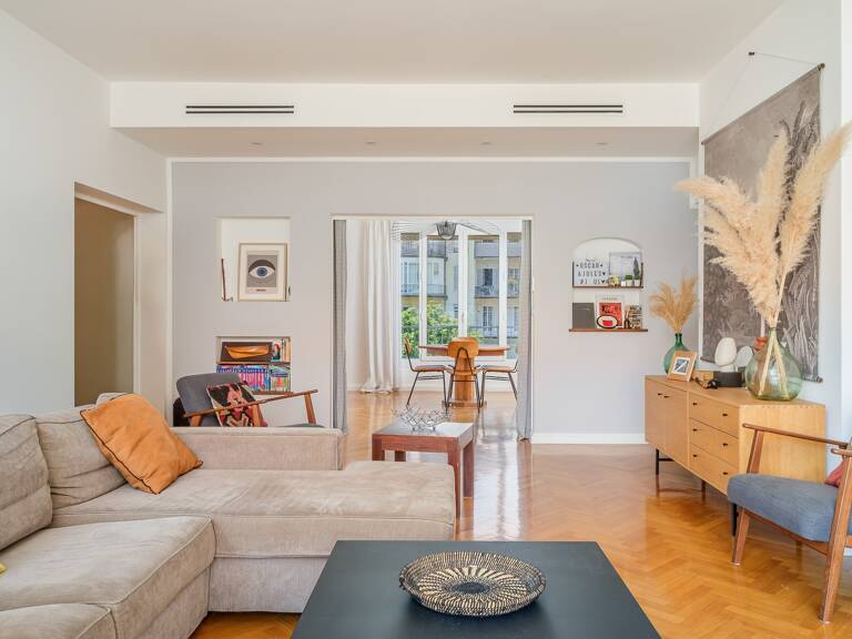 MARSEILLE 8ᵉ – À deux pas de la Place Delibes – Élégant appartement familial avec terrasse, cave et grand box en supplément — photo 1