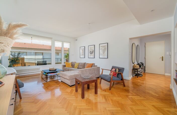MARSEILLE 8ᵉ – À deux pas de la Place Delibes – Élégant appartement familial avec terrasse, cave et grand box en supplément — photo 2