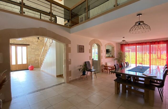 Magnifique propriété - Habitation de 456m² et Hangar de 360m2 à SAINT CHRISTOLY DE BLAYE (33) — photo 2