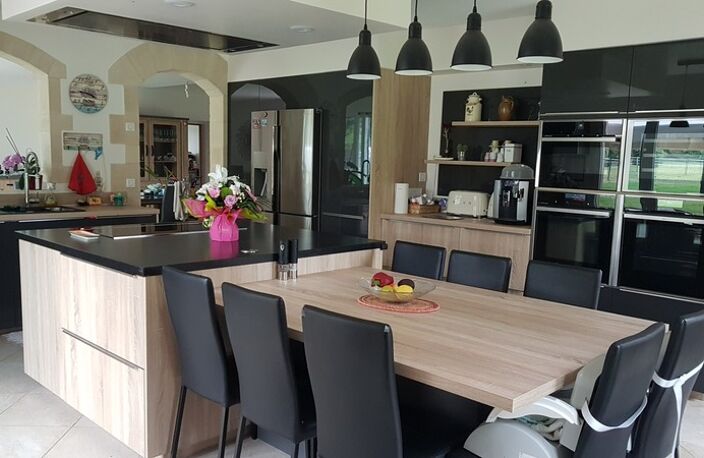 Magnifique propriété - Habitation de 456m² et Hangar de 360m2 à SAINT CHRISTOLY DE BLAYE (33) — photo 4