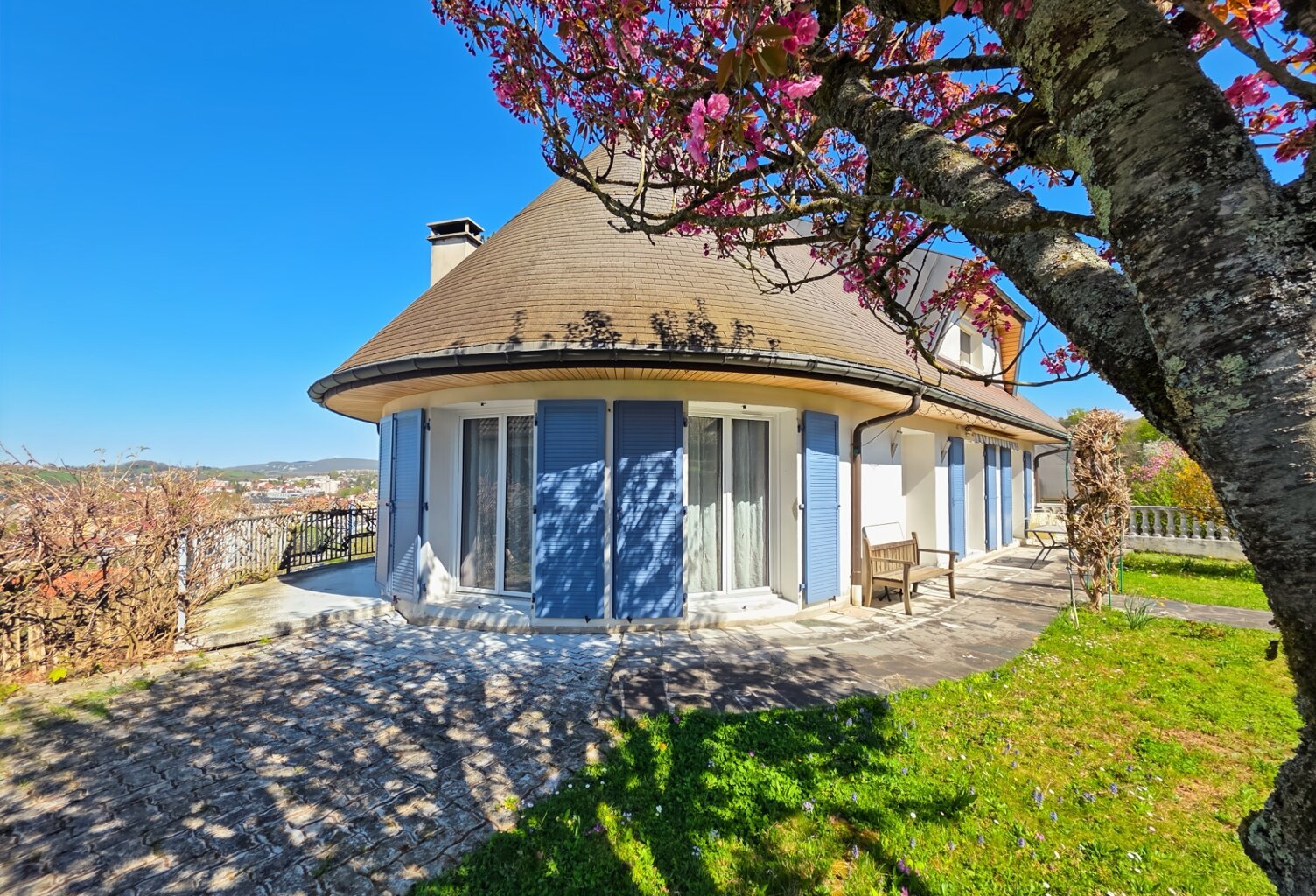 Maison d’architecte atypique avec vue exceptionnelle – 5 chambres – Lons-le-Saunier — photo 1