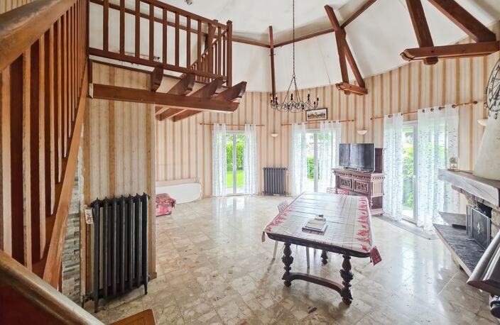 Maison d’architecte atypique avec vue exceptionnelle – 5 chambres – Lons-le-Saunier — photo 2