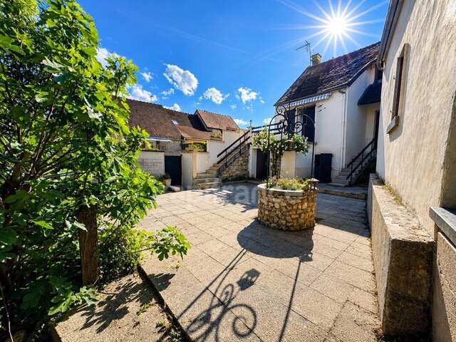 Maison à vendre 4 pièces LAROCHE SAINT CYDROINE (89) — photo du bien