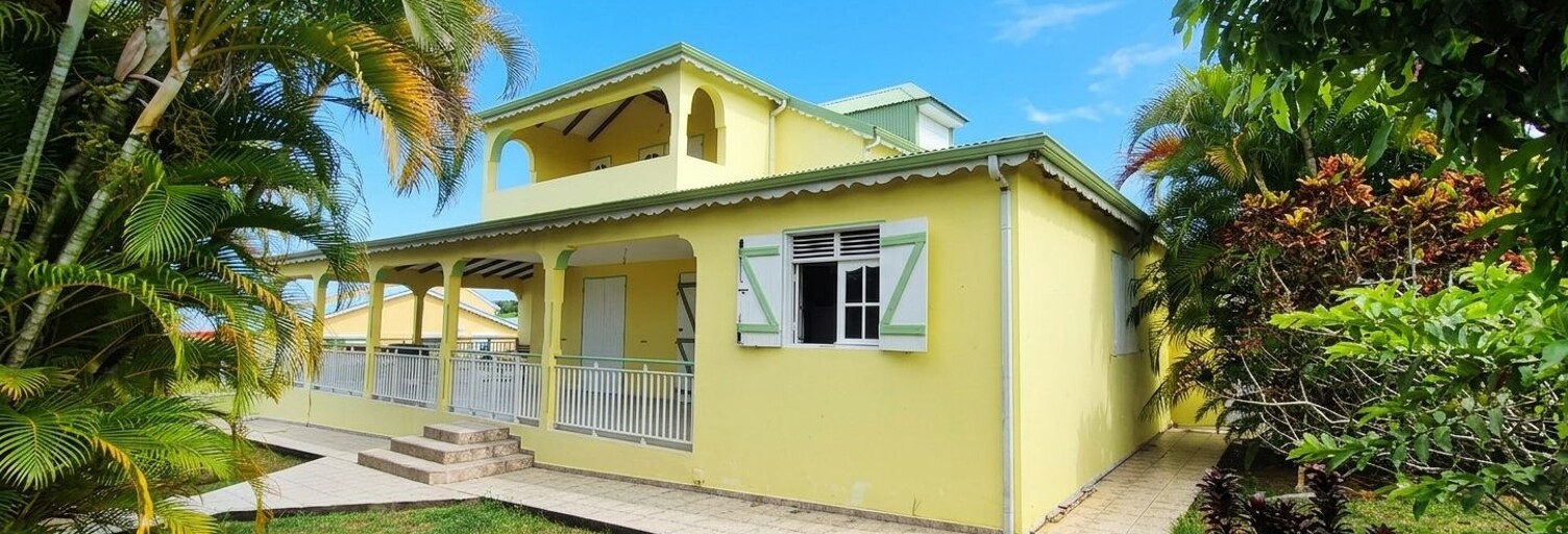 Maison 4 Pièces 199 m² à louer à Sainte-Rose (97115)
