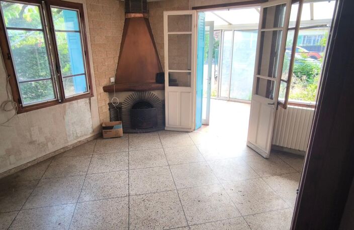 Nîmes – Maison à rénover avec jardin et grand garage, fort potentiel ! — photo 3
