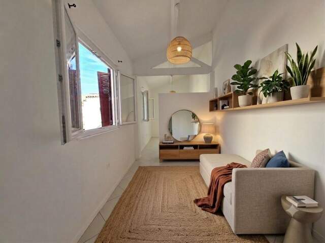 A DEUX PAS DU PORT DE SANARY SUR MER - Ensemble T2 + Studio au fort potentiel locatif — photo du bien