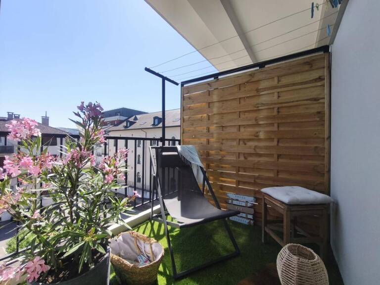Appartement T3 entièrement rénové avec deux balcons, cave et garage en option à Rumilly — photo 1