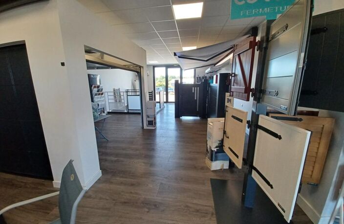 Bien Commercial À Vendre — photo 2