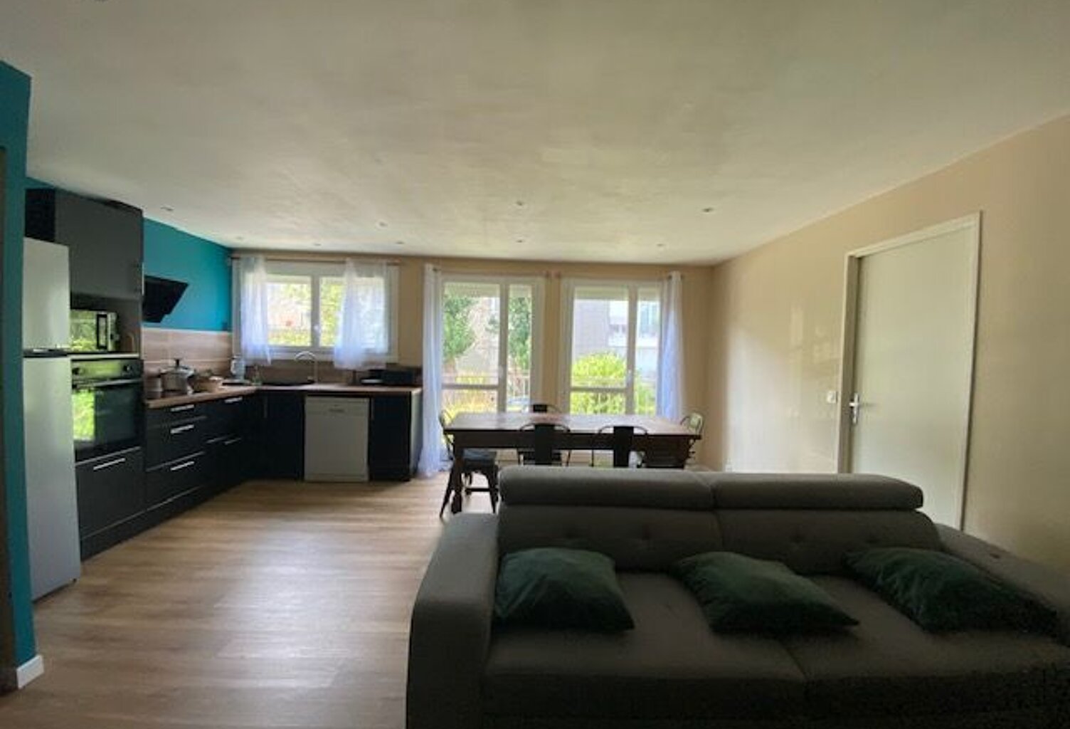 Nouveau prix — T4 rénové à neuf avec balcon, parking & cave (Quartier Amouroux) — photo 1