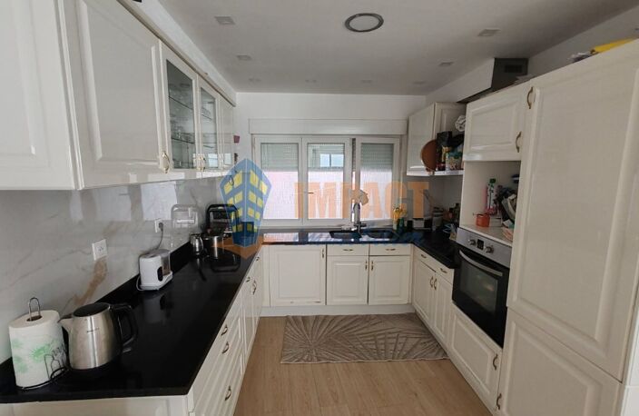 Maison familiale 4 chambres, jardin et parking en centre ville — photo 3