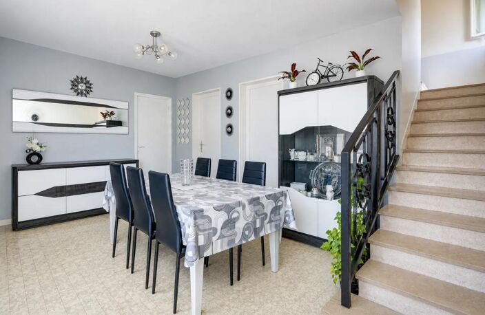 Maison de 5 pièces de 180 m² à Vaulx-en-Velin — photo 3