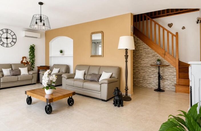Maison de 6 pièces de 210 m² à Le Bouchage — photo 2