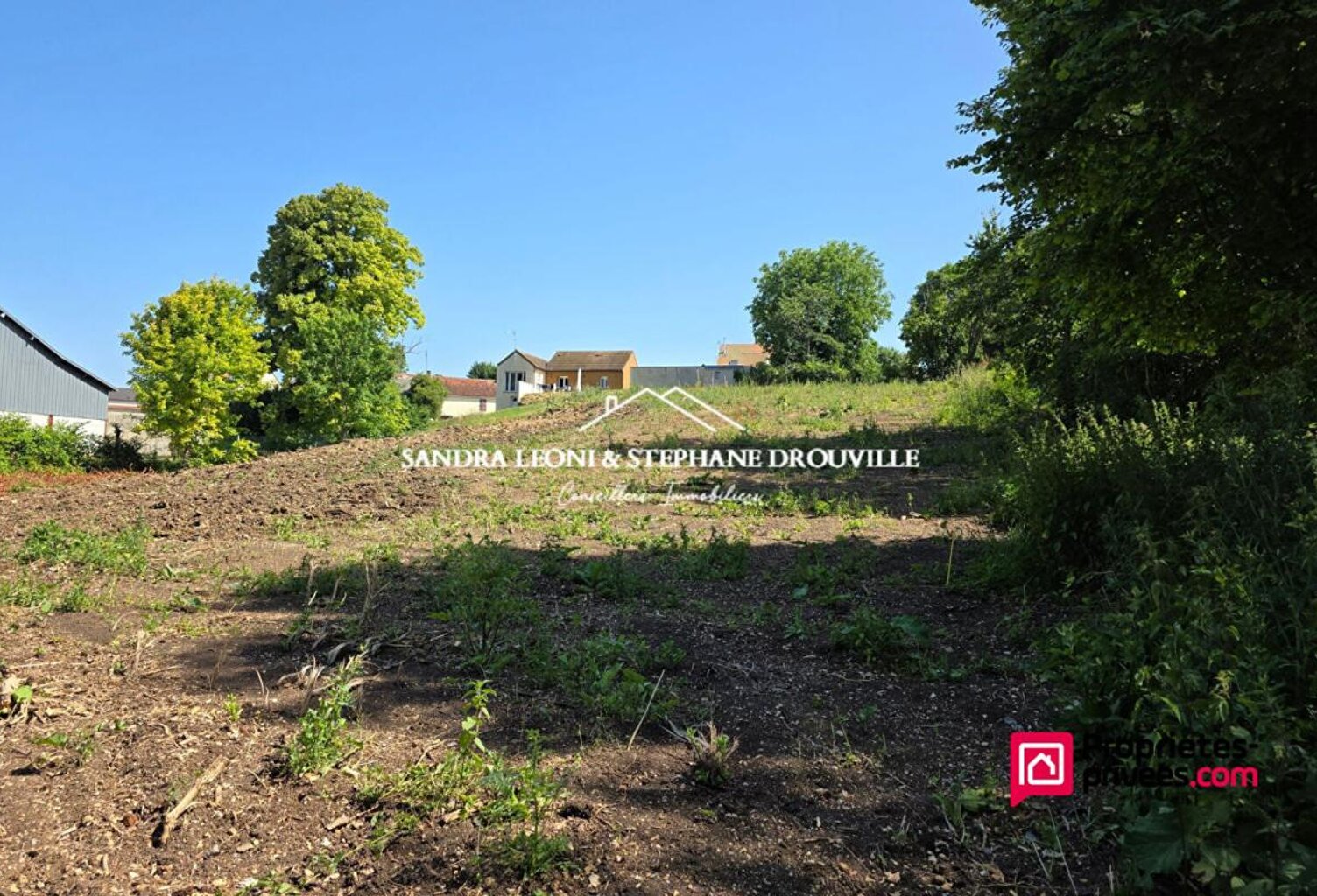 AUNEAU - BEAU TERRAIN A BATIR DE 1.126 m2 — photo 1