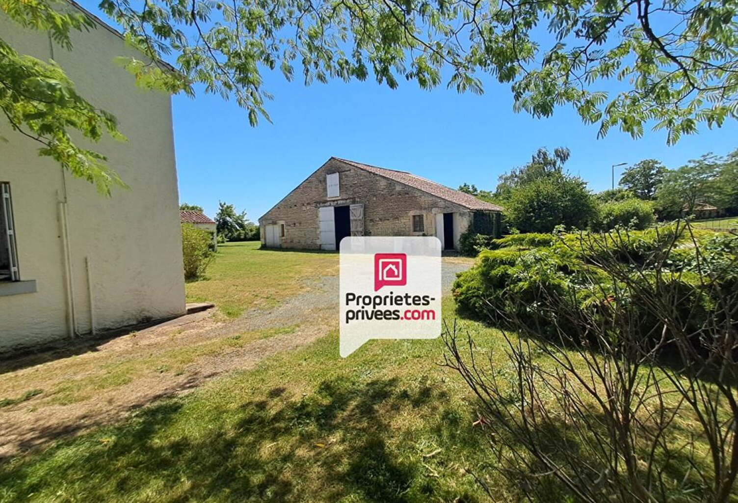Maison d habitation et  grange de caractère sur terrain constructible de 2 800 m² — photo 1