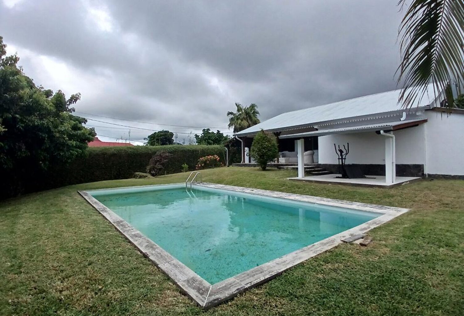 Belle villa familiale de 122 m² avec piscine sur terrain arboré  de 1230 m² à Saint-Benoît (97470) — photo 1