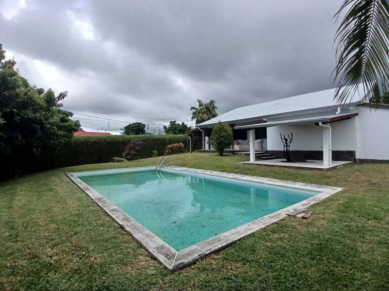 Belle villa familiale de 122 m² avec piscine sur terrain arboré  de 1230 m² à Saint-Benoît (97470) — photo 1