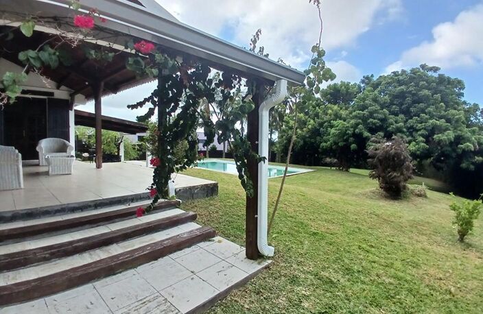 Belle villa familiale de 122 m² avec piscine sur terrain arboré  de 1230 m² à Saint-Benoît (97470) — photo 4