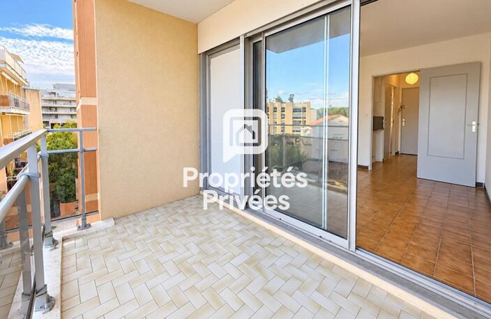 Studio avec balcon, ascenseur et parking - Centre-ville de Cavalaire-sur-Mer — photo 2