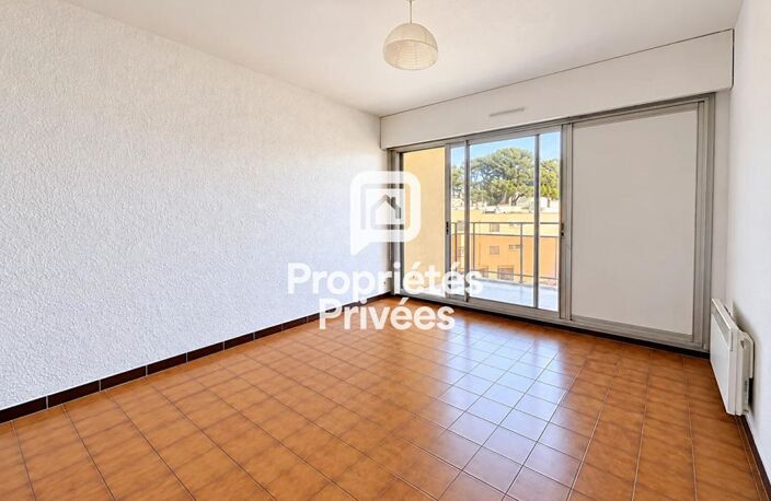 Studio avec balcon, ascenseur et parking - Centre-ville de Cavalaire-sur-Mer — photo 4