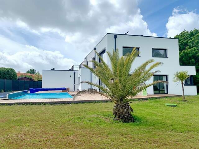 MAISON A VENDRE 6 PIECES AVEC PISCINE — photo du bien