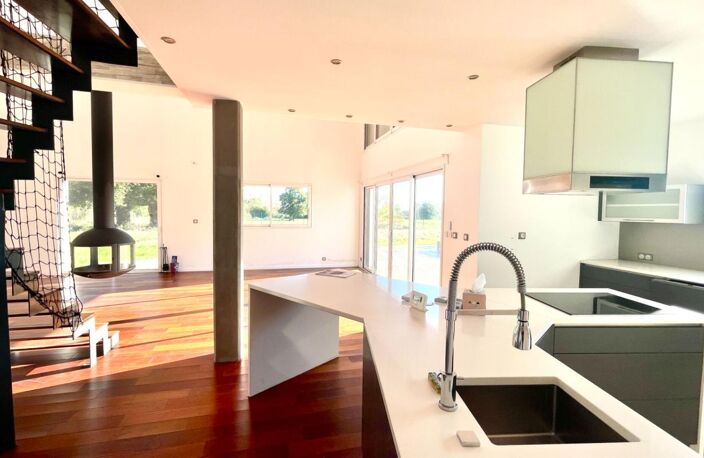 MAISON A VENDRE 6 PIECES AVEC PISCINE — photo 4
