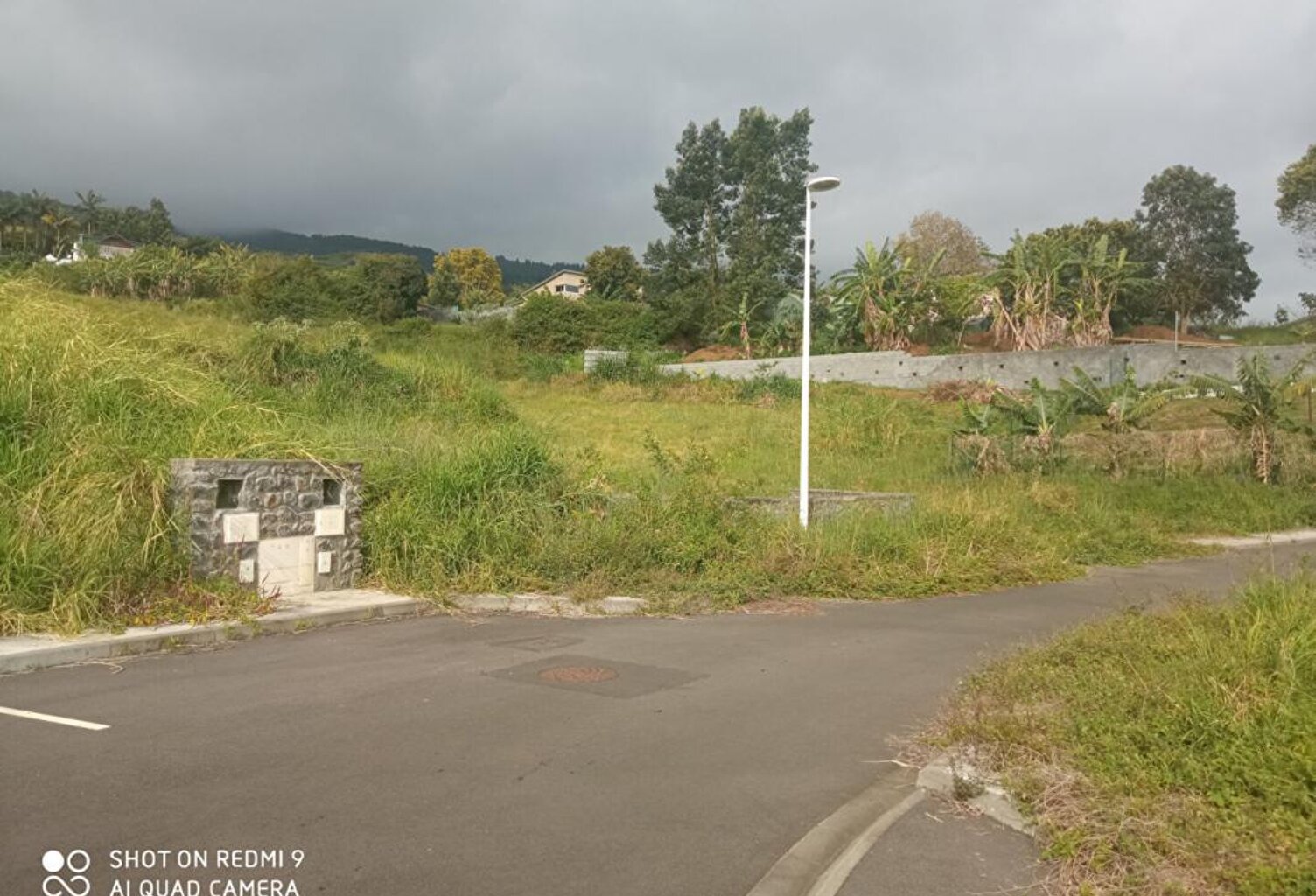 Terrain  790 m2  constructible et viabilisé situé au Plate St Leu 97424 — photo 1