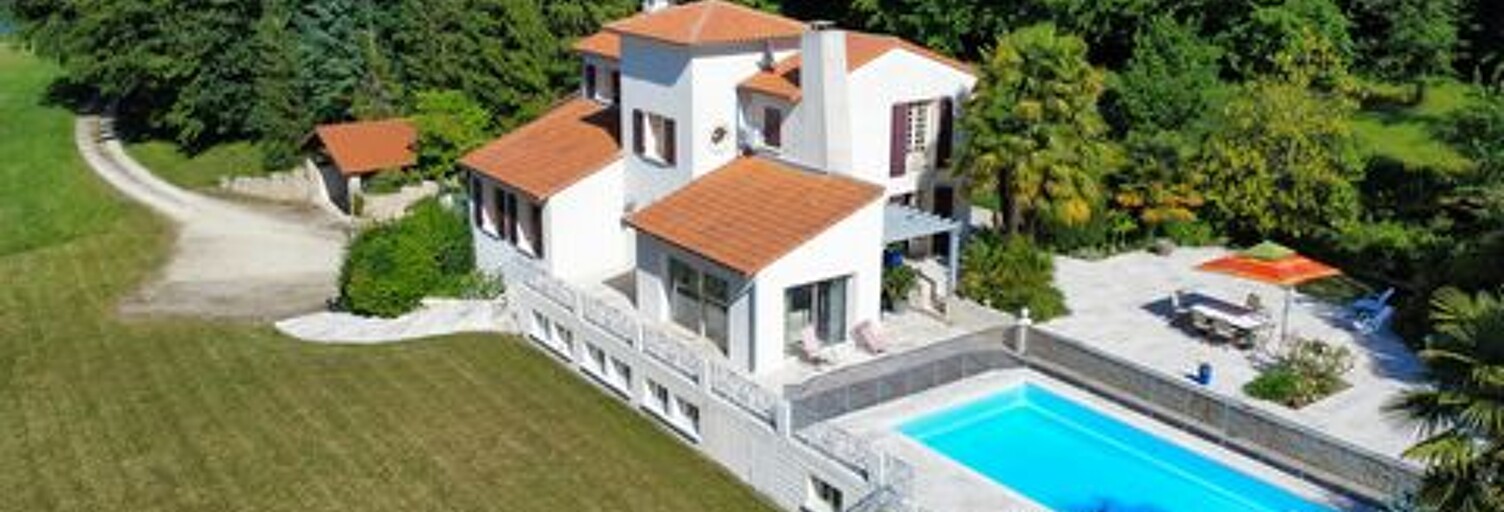 Maison 9 Pièces 220 m² à vendre à Vouillé (86190)