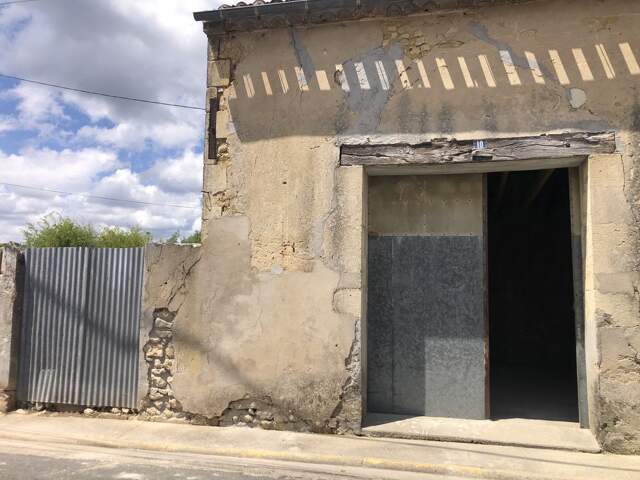 GARAGE 29 m2 OU ESPACE DE STOCKAGE AVEC COUR A LESPARRE — photo du bien