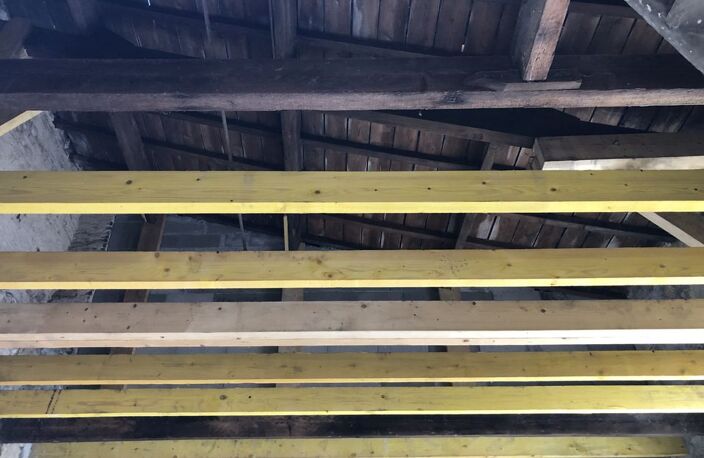 GARAGE 29 m2 OU ESPACE DE STOCKAGE AVEC COUR A LESPARRE — photo 5