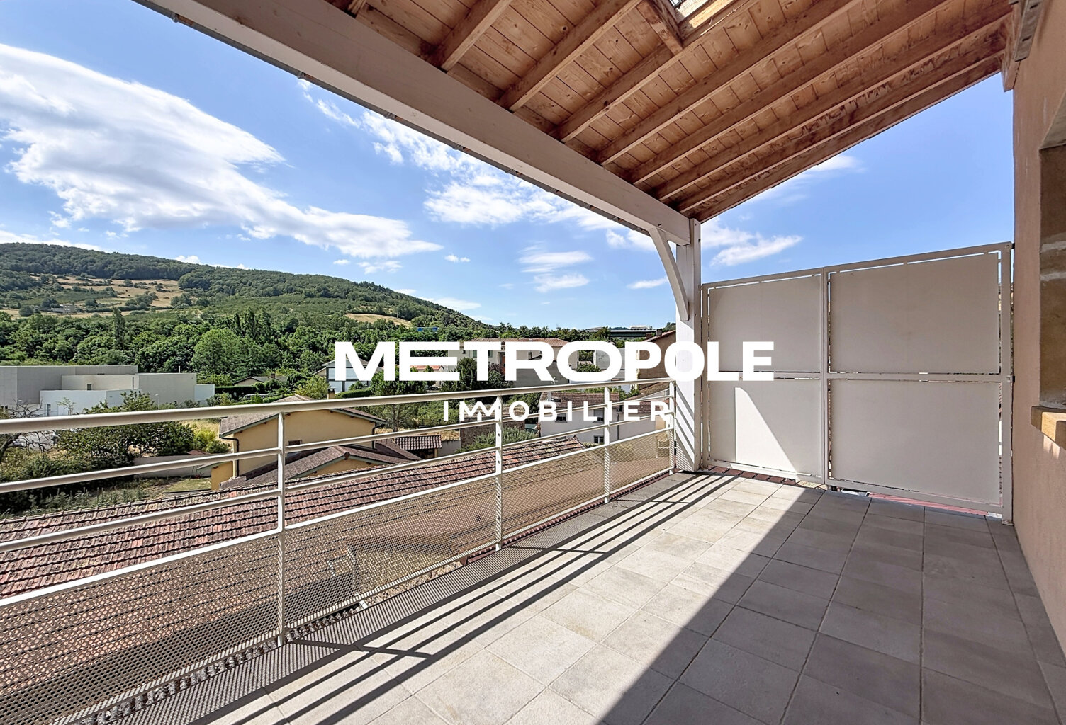 Appartement T4 de 80 m2 avec terrasse en plein coeur de Pontc — photo 1
