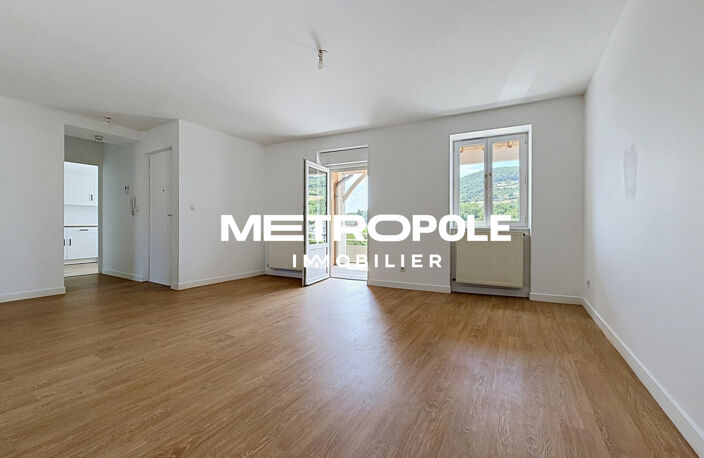 Appartement T4 de 80 m2 avec terrasse en plein coeur de Pontc — photo 2