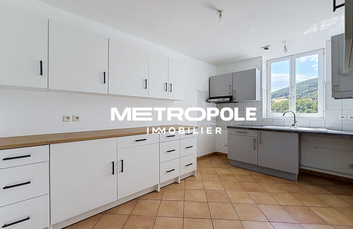 Appartement T4 de 80 m2 avec terrasse en plein coeur de Pontc — photo 3