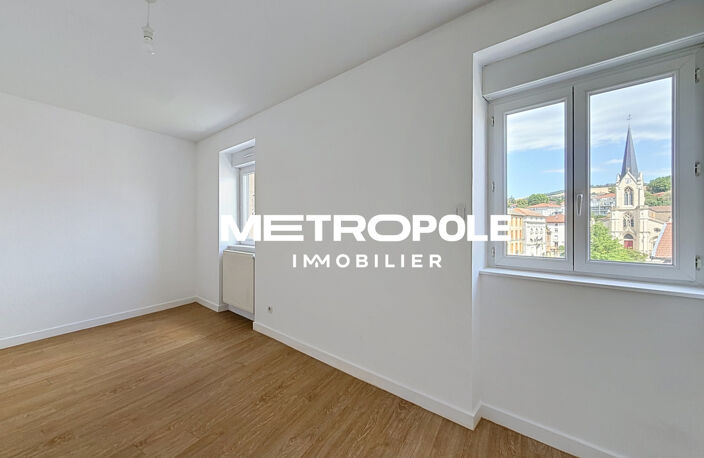 Appartement T4 de 80 m2 avec terrasse en plein coeur de Pontc — photo 4