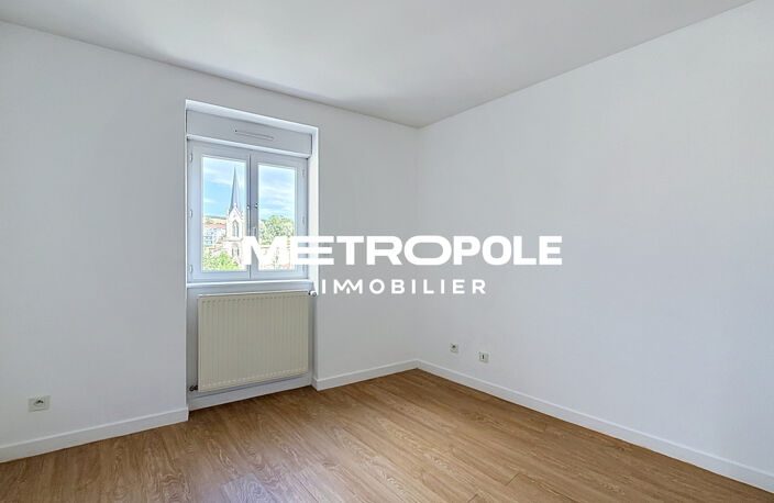 Appartement T4 de 80 m2 avec terrasse en plein coeur de Pontc — photo 5