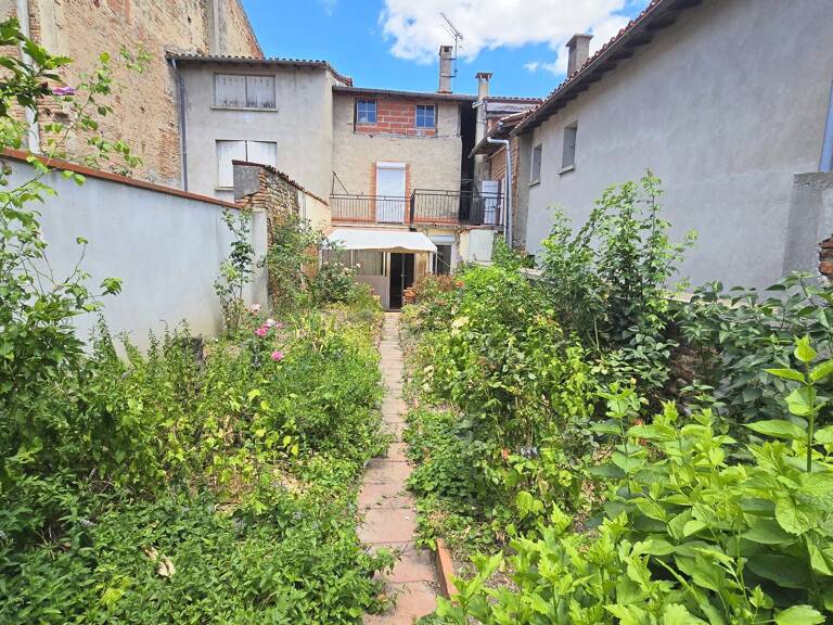 Maison de caractère avec jardin et grand garage — photo 1
