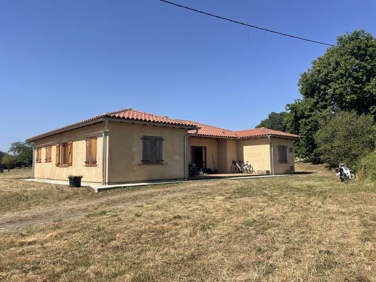 Maison contemporaine de plain-pied construite en 2015    tre — photo 1