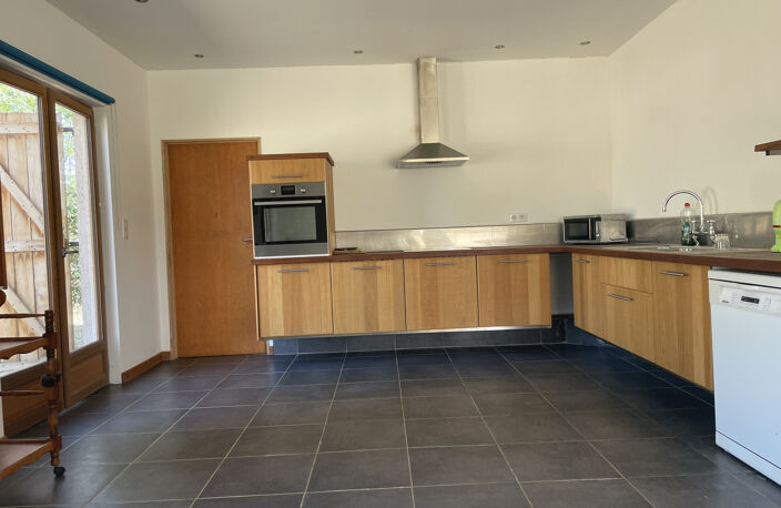 Maison contemporaine de plain-pied construite en 2015    tre — photo 4