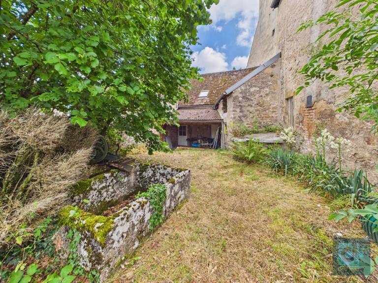 En exclusivité à SAULIEU, maison de ville avec jardin — photo 1