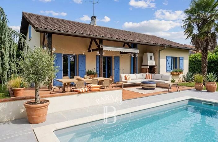 COLLONGES AU MONT D'OR - maison 215m² - terrain 1561m² -4 chambres - Piscine - Garage - sous-sol 65 m² — photo 2