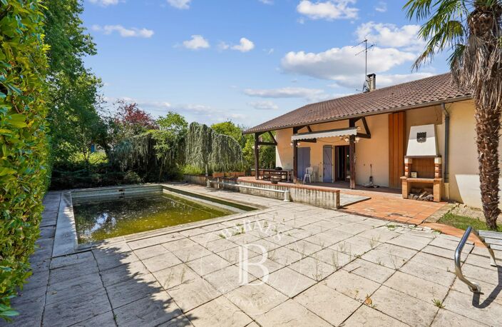 COLLONGES AU MONT D'OR - maison 215m² - terrain 1561m² -4 chambres - Piscine - Garage - sous-sol 65 m² — photo 3