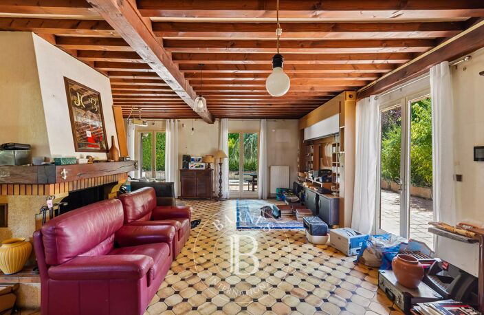 COLLONGES AU MONT D'OR - maison 215m² - terrain 1561m² -4 chambres - Piscine - Garage - sous-sol 65 m² — photo 4