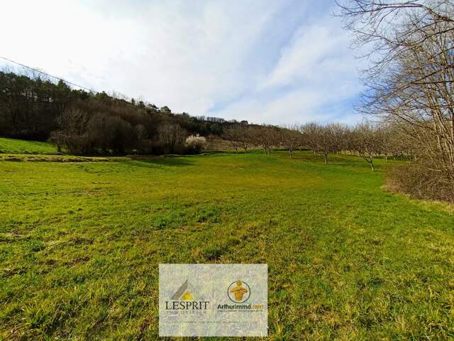 Terrain constructible — photo du bien