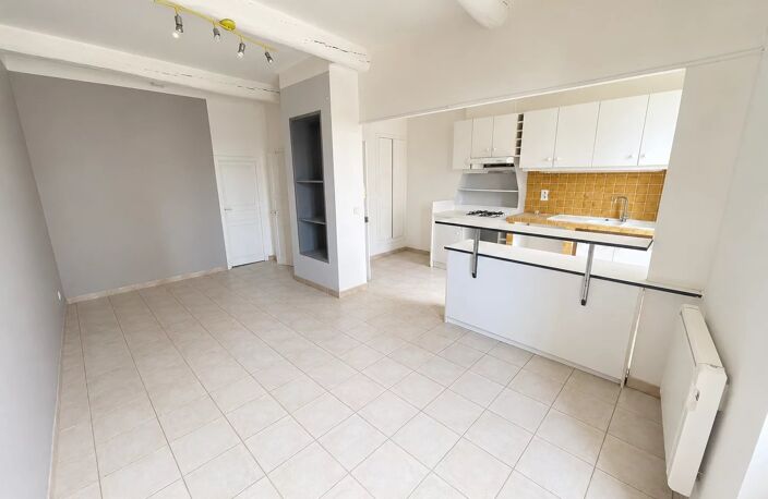LE MUY – Maison de ville 71 m² – 2 chambres + bureau – Garage 27 m² — photo 4