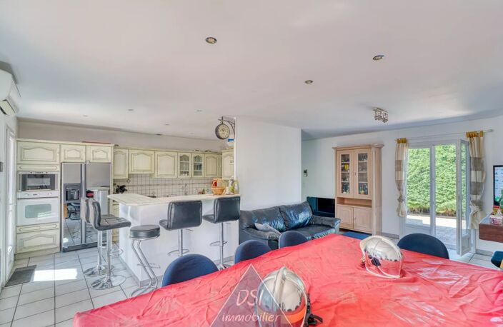 Maison familiale de plain-pied décalé T5 + salle de jeux avec piscine – Miribel, secteur Les Échets — photo 2