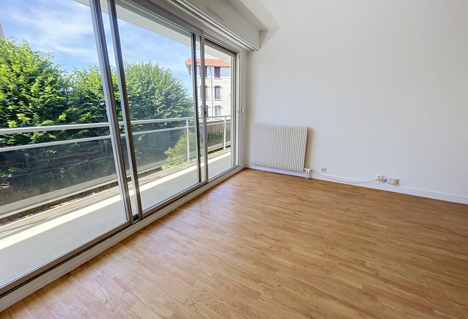 Centre ville, 68m² rénové, vue nature, 3 larges balcons — photo 1