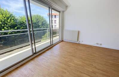 Centre ville, 68m² rénové, vue nature, 3 larges balcons — photo du bien