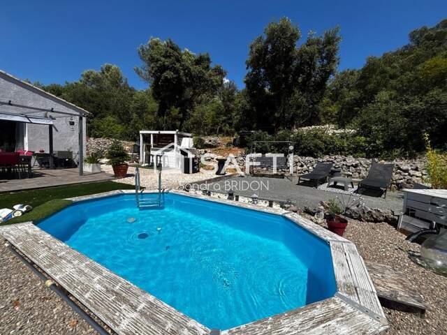 villa de plain pied avec joli jardin — photo du bien